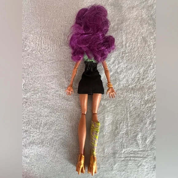 Monster High Clawdeen Wolf Doll - Picture 3 of 3